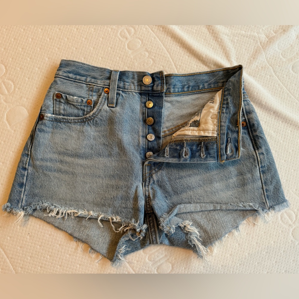 LEVI’S 501 SHORTS